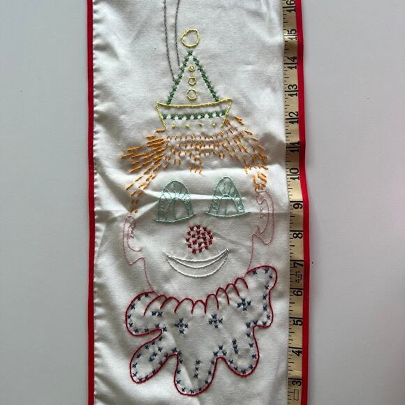 Embroidered clown growth chart - Picture 1 of 12